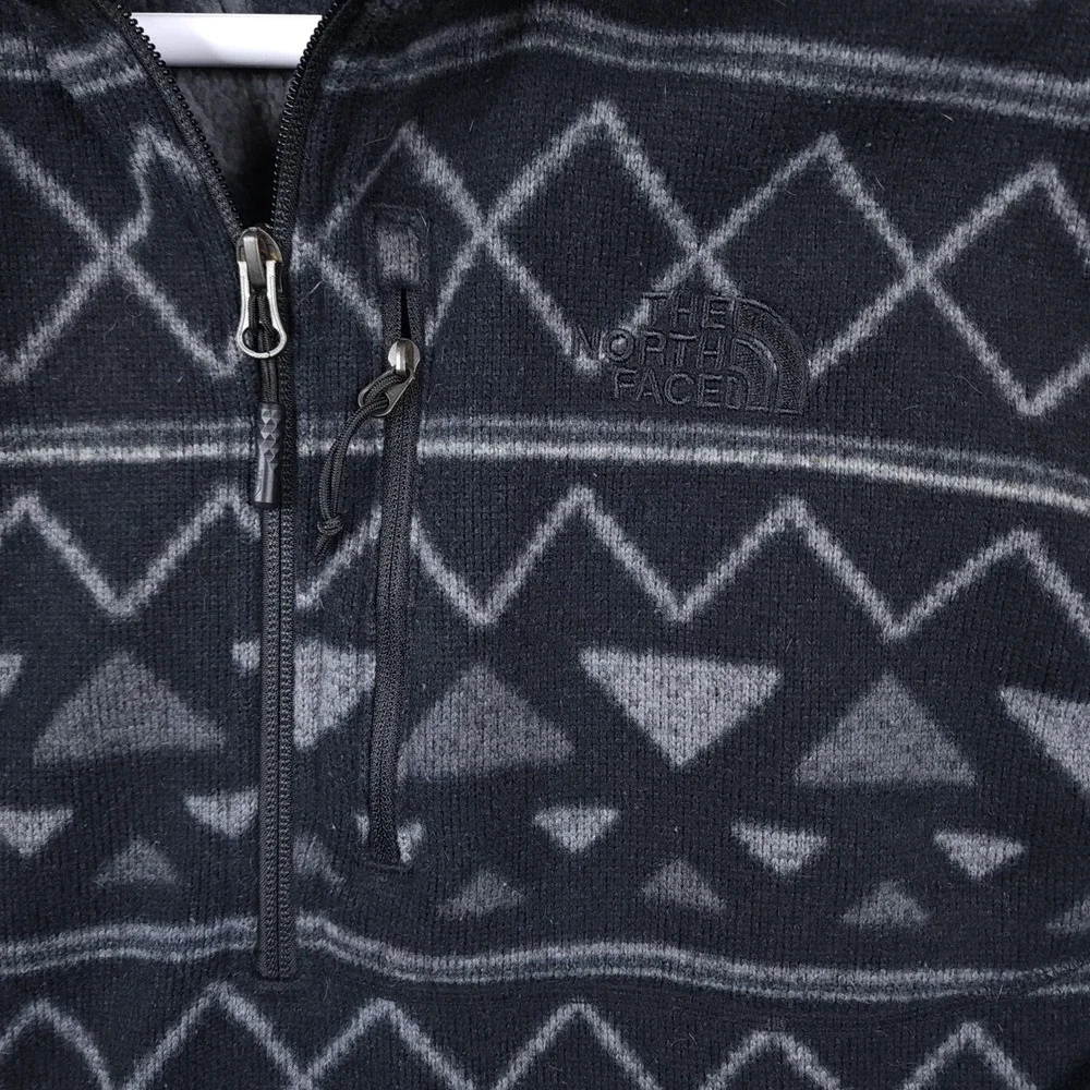 The North Face Medium Geometric Aztec Print Fleece‎ Quarter Zip Pullover Jacket